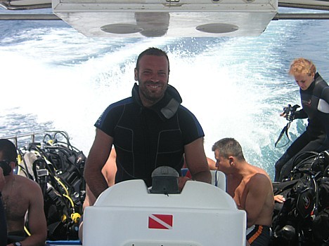 Katrā niršanas centrā ir arī savs gids, kas zin parādīt labākās un skaistākās vietas. Creta's happy divers gids Nikos Koytoylakhe Katrā niršanas centrā ir arī savs gids, kas zin parādīt labākās un skaistākās vietas. Creta's happy divers gids Nikos Koytoylakhe 15792