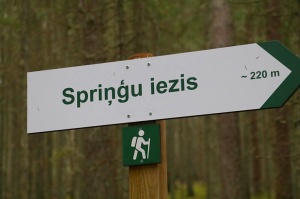 Travelnews.lv dodas 27 km pārgājienā un apmeklē Spriņģu iezi pie Gaujas