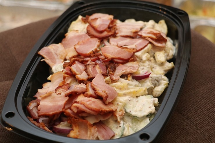 Travelnews.lv apceļo Latviju un cenšas noēst restorāna «Hercogs Mārupe» 90 eiro vērto «Brīvdienu kasti» Travelnews.lv apceļo Latviju un cenšas noēst restorāna «Hercogs Mārupe» 90 eiro vērto «Brīvdienu kasti» 297235