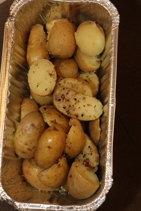 Travelnews.lv apceļo Latviju un cenšas noēst restorāna «Hercogs Mārupe» 90 eiro vērto «Brīvdienu kasti» Travelnews.lv apceļo Latviju un cenšas noēst restorāna «Hercogs Mārupe» 90 eiro vērto «Brīvdienu kasti» 297240