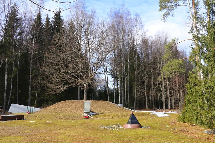 Travelnews.lv dodas 31 km pārgājienā uz Draudzības kurgānu, kur satiekas Krievija, Latvija un Baltkrievijaa Travelnews.lv dodas 31 km pārgājienā uz Draudzības kurgānu, kur satiekas Krievija, Latvija un Baltkrievijaa 298605