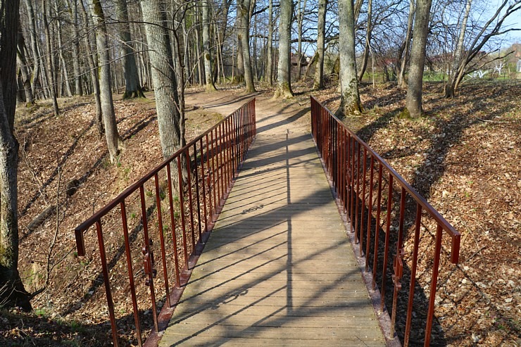 Kokneses parks starp Pērses un Daugavas krastiem ir burvīga atpūtas un pastaigu vieta 300077
