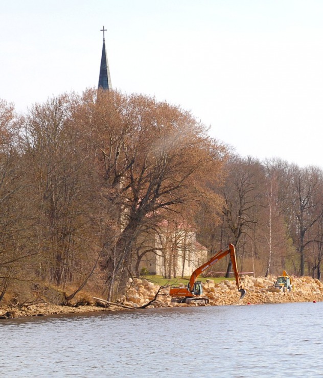 Kokneses parks starp Pērses un Daugavas krastiem ir burvīga atpūtas un pastaigu vieta 300078