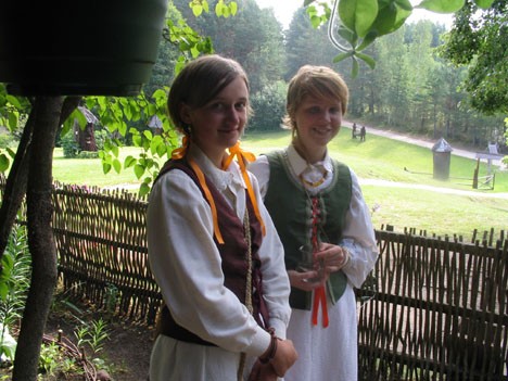 Senlaicīgais biškopības muzejs, kurā tika imitēta laulības ceremonija. 16117