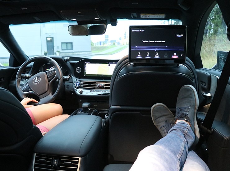 Travelnews.lv apceļo Latviju ar jauno piektās paaudzes «Lexus LS 500h AWD», kas maksā 145 000 eiro 305354