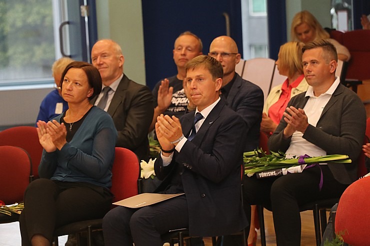 Biznesa augstskolā «Turība» tiek prezentēta nopietna un apjomīga grāmata «Tūrisms Latvijā cauri gadsimtiem» Biznesa augstskolā «Turība» tiek prezentēta nopietna un apjomīga grāmata «Tūrisms Latvijā cauri gadsimtiem» 306249