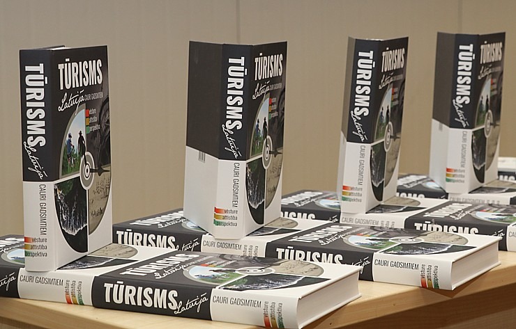 Biznesa augstskolā «Turība» tiek prezentēta nopietna un apjomīga grāmata «Tūrisms Latvijā cauri gadsimtiem» Biznesa augstskolā «Turība» tiek prezentēta nopietna un apjomīga grāmata «Tūrisms Latvijā cauri gadsimtiem» 306238