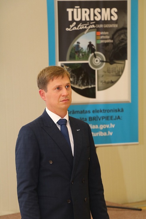 Biznesa augstskolā «Turība» tiek prezentēta nopietna un apjomīga grāmata «Tūrisms Latvijā cauri gadsimtiem» Biznesa augstskolā «Turība» tiek prezentēta nopietna un apjomīga grāmata «Tūrisms Latvijā cauri gadsimtiem» 306242