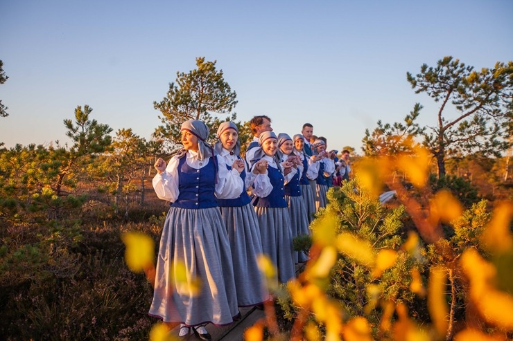 32 deju kolektīvi no dažādiem Latvijas novadiem dejo Lielajā Ķemeru tīrelī. Foto: Artis Veigurs 307915