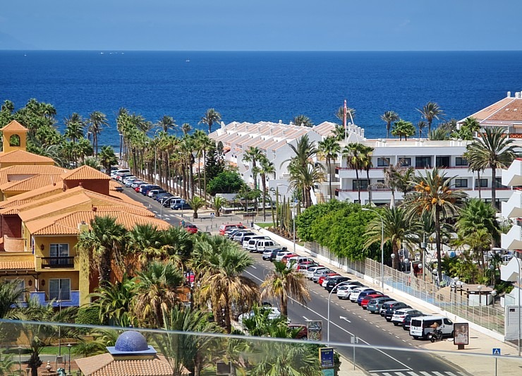 Travelnews.lv izbauda luksus viesnīcas «Hotel Vulcano» jumta baseinu ar skatu uz Kosta Adehe Tenerifē Travelnews.lv izbauda luksus viesnīcas «Hotel Vulcano» jumta baseinu ar skatu uz Kosta Adehe Tenerifē 308702