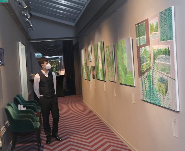 Sandra Strēle kopā ar Latvijas Mākslas akadēmiju (LMA) atklāj personālizstādi «Citi laiki» Rīgas viesnīcā «Grand Poet by Semarah Hotels» Sandra Strēle kopā ar Latvijas Mākslas akadēmiju (LMA) atklāj personālizstādi «Citi laiki» Rīgas viesnīcā «Grand Poet by Semarah Hotels» 308923