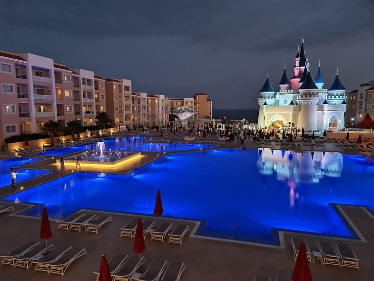 Iepazīstam ģimeņu laimīgāko viesnīcu «Fantasia Bahia Principe Tenerife» un tās priekšnesumus 308980