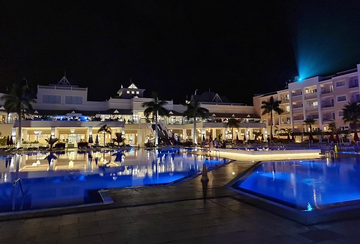 Iepazīstam ģimeņu laimīgāko viesnīcu «Fantasia Bahia Principe Tenerife» un tās priekšnesumus 308982
