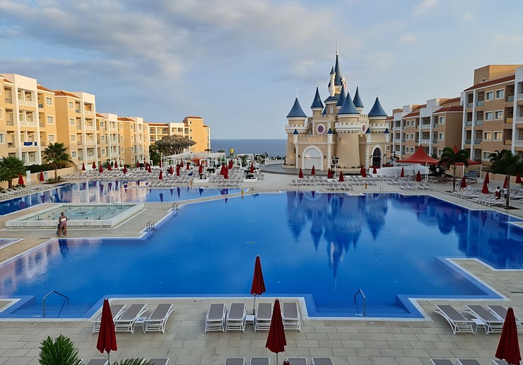 Iepazīstam ģimeņu laimīgāko viesnīcu «Fantasia Bahia Principe Tenerife» un tās priekšnesumus 308964