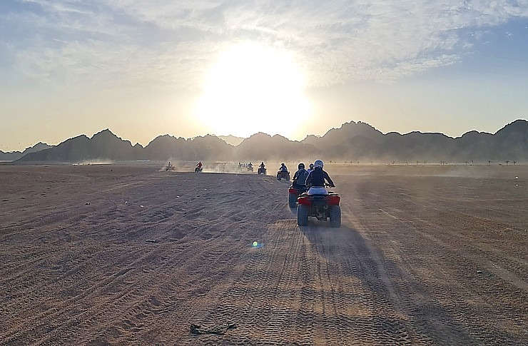 Travelnews.lv kopā ar «Tez Tour Latvija» motorizēti dodas tuksnesī 310166
