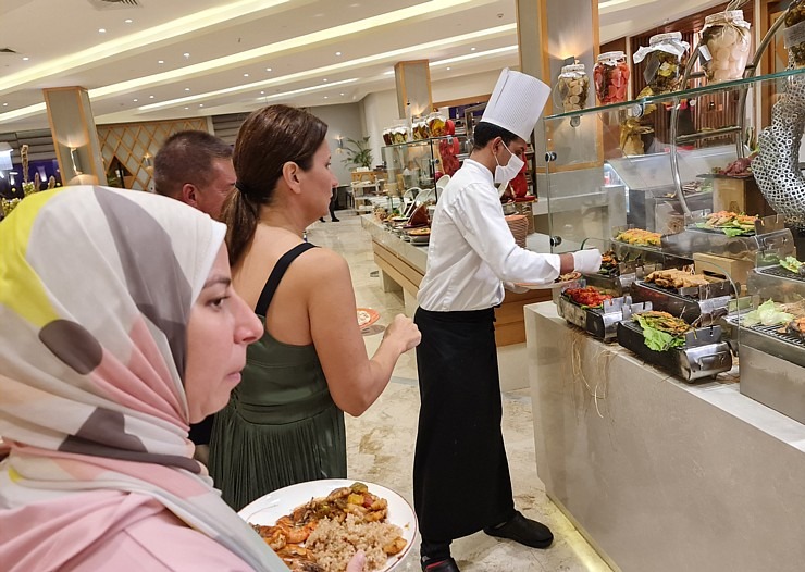 Viesnīcas «Rixos Sharm El Sheikh Adult Friendly» ēdienkartē ir gandrīz 500 ēdieni - maize, siltie... Viesnīcas «Rixos Sharm El Sheikh Adult Friendly» ēdienkartē ir gandrīz 500 ēdieni - maize, siltie... 310225