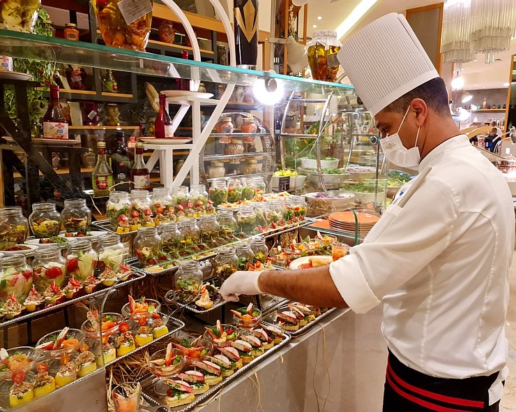 Viesnīcas «Rixos Sharm El Sheikh Adult Friendly» ēdienkartē ir gandrīz 500 ēdieni - maize, siltie... Viesnīcas «Rixos Sharm El Sheikh Adult Friendly» ēdienkartē ir gandrīz 500 ēdieni - maize, siltie... 310256