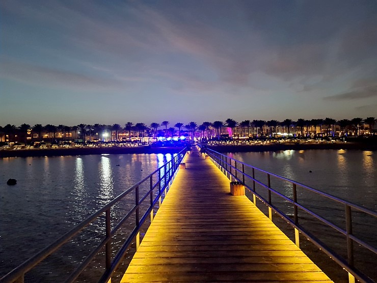 «Rixos Sharm El Sheikh Adult Friendly» pludmales dzīve piedāvā niršanu, kamieļus un... 310421