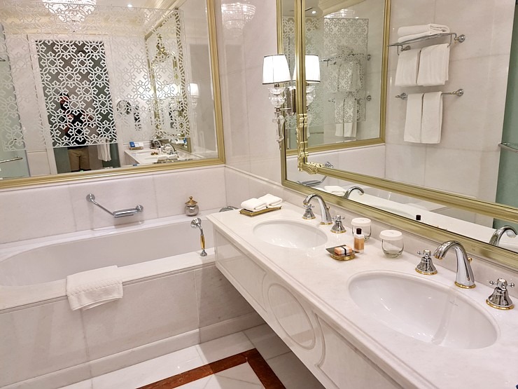 Travelnews.lv iepazīst Dubaijas luksus viesnīcas «Raffles The Palm Dubai» šeihu un prezidentu numuru Travelnews.lv iepazīst Dubaijas luksus viesnīcas «Raffles The Palm Dubai» šeihu un prezidentu numuru 312116