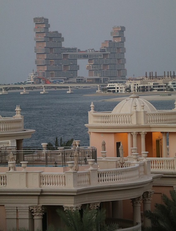 Travelnews.lv iepazīst Dubaijas luksus viesnīcas «Raffles The Palm Dubai» šeihu un prezidentu numuru Travelnews.lv iepazīst Dubaijas luksus viesnīcas «Raffles The Palm Dubai» šeihu un prezidentu numuru 312124