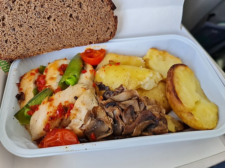 Travelnews.lv veiksmīgi lido ar «airBaltic» uz Madridi, bet spāņu lidsabiedrība «Air Europa» pazaudē bagāžu ceļā no Madrides uz Maļorku Travelnews.lv veiksmīgi lido ar «airBaltic» uz Madridi, bet spāņu lidsabiedrība «Air Europa» pazaudē bagāžu ceļā no Madrides uz Maļorku 316160