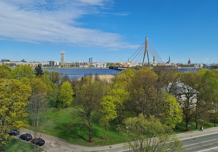 Travelnews.lv izbauda Pārdaugavas viesnīcas restorāna «9.stāva Restorāns» ēdienkarti un panorāmas skatu Travelnews.lv izbauda Pārdaugavas viesnīcas restorāna «9.stāva Restorāns» ēdienkarti un panorāmas skatu 316634