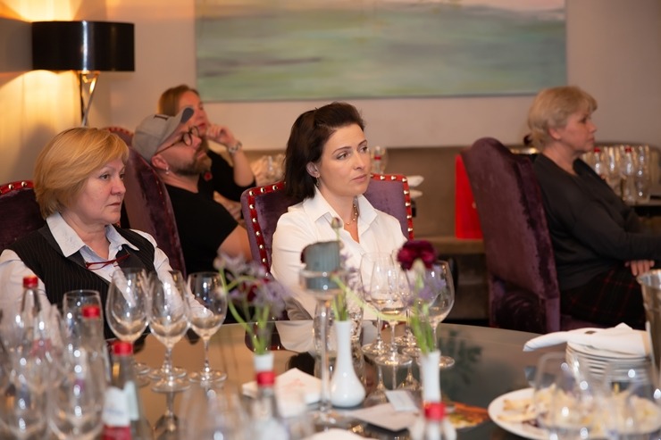 Vecrīgas 5 zvaigžņu viesnīcā «Grand Palace Hotel» degustējam kopā ar Ronaldu Pētersonu 12 Austrijas vīnus. Foto: Jānis Bērziņš 316717