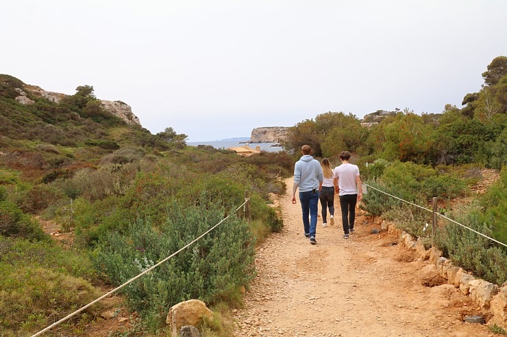 Klinšu ieskautā «Calo des Moro» pludmale salas dienvidos tiek uzskatīta par skaistāko Maļorkā. Sadarbībā ar Latvijas tūrisma firmu Atlantic Travel Klinšu ieskautā «Calo des Moro» pludmale salas dienvidos tiek uzskatīta par skaistāko Maļorkā. Sadarbībā ar Latvijas tūrisma firmu Atlantic Travel 317375
