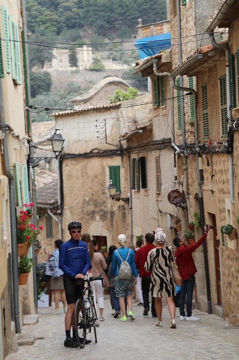Travelnews.lv iepazīst Maļorkas pilsētas Valldemossa kafejnīcas un veikalus. Sadarbībā ar Latvijas tūrisma firmu «Atlantic Travel» Travelnews.lv iepazīst Maļorkas pilsētas Valldemossa kafejnīcas un veikalus. Sadarbībā ar Latvijas tūrisma firmu «Atlantic Travel» 318269