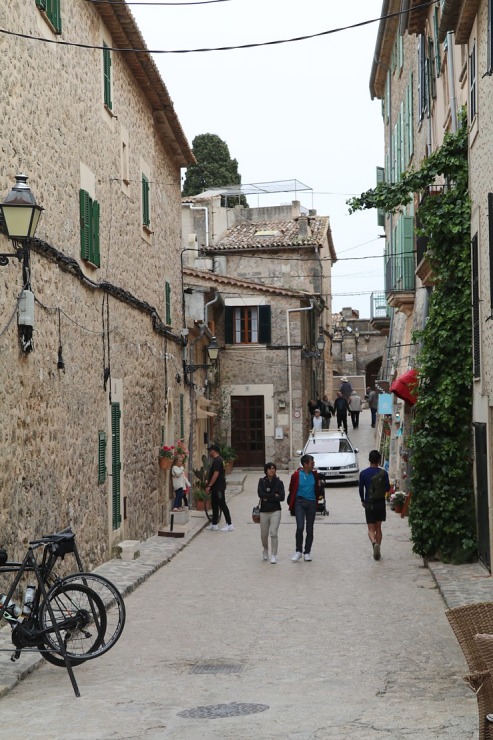 Travelnews.lv iepazīst Maļorkas pilsētas Valldemossa kafejnīcas un veikalus. Sadarbībā ar Latvijas tūrisma firmu «Atlantic Travel» Travelnews.lv iepazīst Maļorkas pilsētas Valldemossa kafejnīcas un veikalus. Sadarbībā ar Latvijas tūrisma firmu «Atlantic Travel» 318276
