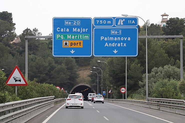 Travelnews.lv iepazīst Maļorkas ceļu satiksmes zīmes no autotūrista skatupunkta. Sadarbībā ar Latvijas tūrisma firmu «Atlantic Travel» Travelnews.lv iepazīst Maļorkas ceļu satiksmes zīmes no autotūrista skatupunkta. Sadarbībā ar Latvijas tūrisma firmu «Atlantic Travel» 318568