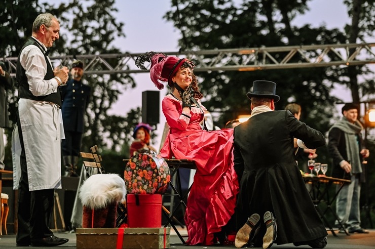 Opermūzikas svētki: Dž. Pučīni operas «Bohēma» oriģināliestudējums Siguldas pilsdrupu estrādē. Foto: : Ginta Zīverte 321061