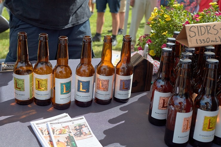 Lauku ceļotājs: Maizes un sidra svētki Āraišu dzirnavās savieno divu garšu baudas. Foto: Valdis Ošiņš 321325