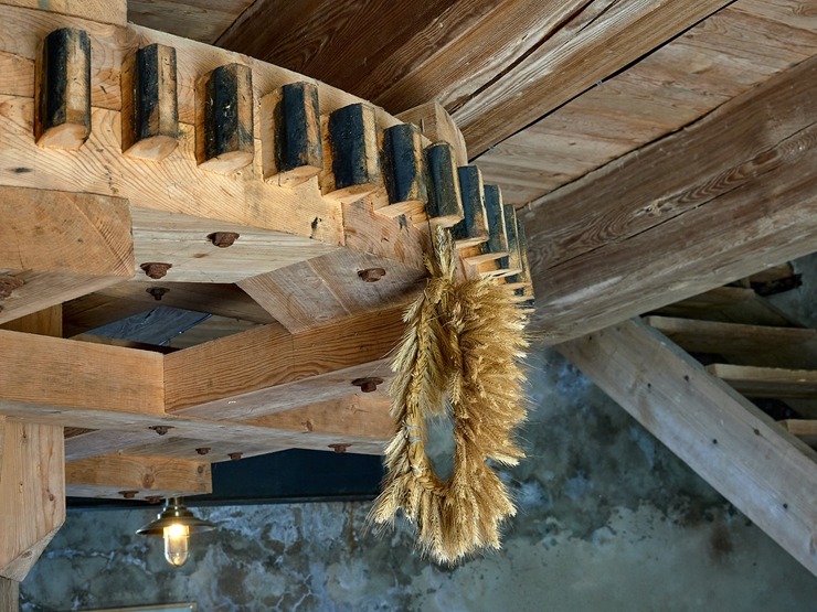 Lauku ceļotājs: Maizes un sidra svētki Āraišu dzirnavās pulcē latviešus vairākās paaudzēs. Foto: Valdis Ošiņš Lauku ceļotājs: Maizes un sidra svētki Āraišu dzirnavās pulcē latviešus vairākās paaudzēs. Foto: Valdis Ošiņš 321438