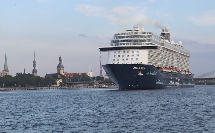 Travelnews.lv sadarbībā ar lietotni «Pik.ap» no jahtas novēro intensīvo peldlīdzekļu satiksmi Daugavā Travelnews.lv sadarbībā ar lietotni «Pik.ap» no jahtas novēro intensīvo peldlīdzekļu satiksmi Daugavā 321638