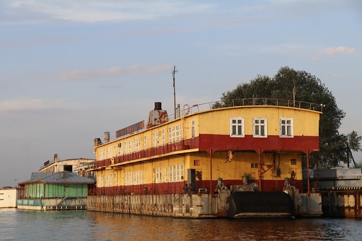 Travelnews.lv sadarbībā ar lietotni «Pik.ap» no jahtas novēro intensīvo peldlīdzekļu satiksmi Daugavā Travelnews.lv sadarbībā ar lietotni «Pik.ap» no jahtas novēro intensīvo peldlīdzekļu satiksmi Daugavā 321651