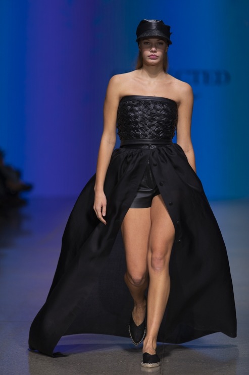 Rīgas modes nedēļā «Riga Fashion Week 2022» prezentējas «Collected Story» no Latvijas. Foto: Mark Litvyakov 326161