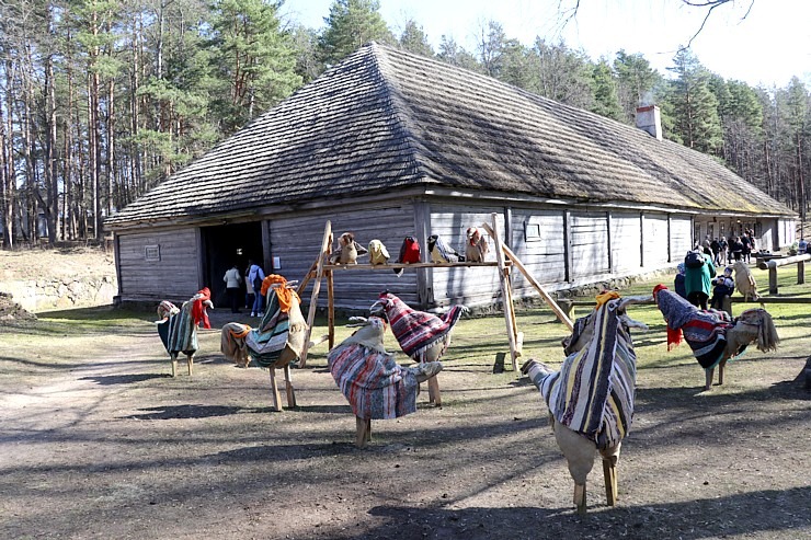 Daudzi rīdzinieki pavada jautras un pavasarīgas Lieldienas Latvijas Etnogrāfiskajā brīvdabas muzejā Daudzi rīdzinieki pavada jautras un pavasarīgas Lieldienas Latvijas Etnogrāfiskajā brīvdabas muzejā 334868