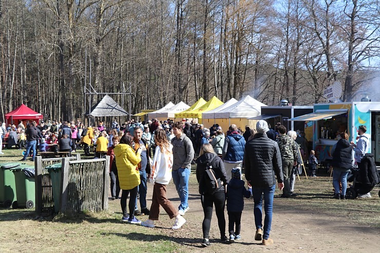 Daudzi rīdzinieki pavada jautras un pavasarīgas Lieldienas Latvijas Etnogrāfiskajā brīvdabas muzejā Daudzi rīdzinieki pavada jautras un pavasarīgas Lieldienas Latvijas Etnogrāfiskajā brīvdabas muzejā 334869