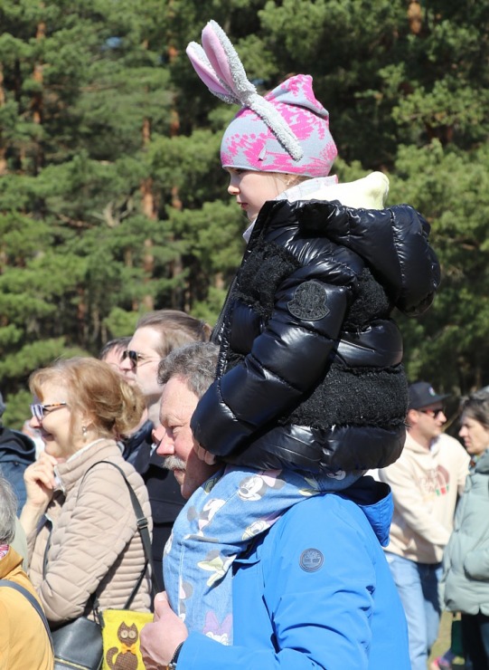Daudzi rīdzinieki pavada jautras un pavasarīgas Lieldienas Latvijas Etnogrāfiskajā brīvdabas muzejā Daudzi rīdzinieki pavada jautras un pavasarīgas Lieldienas Latvijas Etnogrāfiskajā brīvdabas muzejā 334877