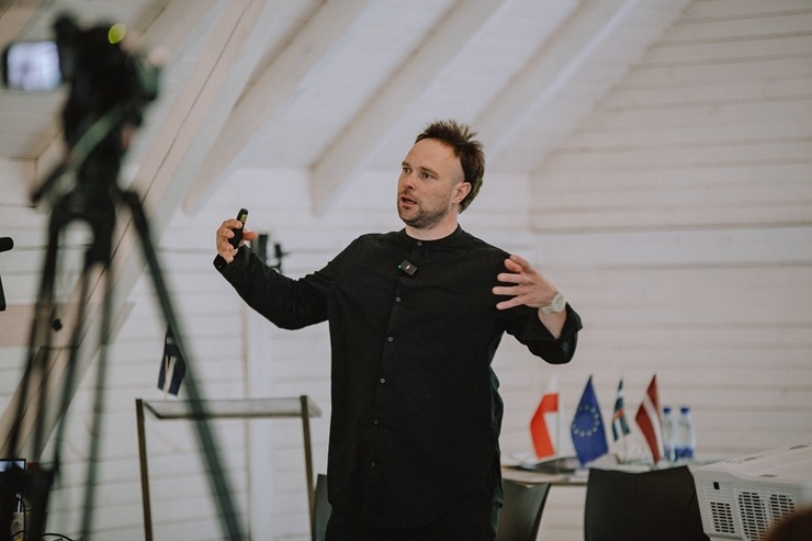 Lūznavas muižā pulcējas Latgales tūrisma profesionāļi uz semināru «Esi i dori». Foto: Dagnija Bernāne Lūznavas muižā pulcējas Latgales tūrisma profesionāļi uz semināru «Esi i dori». Foto: Dagnija Bernāne 337373