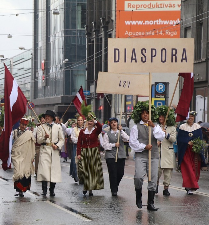 Atpazīsti savējos dziesmu un deju svētku dalībnieku gājienu Rīgā - «Novadu dižošanās» 338976
