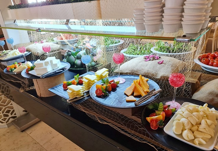 Travelnews.lv iepazīst Ziemeļkipras viesnīcas «Vuni Palace Hotel» ēdienkarti. Sadarbībā ar Puzzle Travel Travelnews.lv iepazīst Ziemeļkipras viesnīcas «Vuni Palace Hotel» ēdienkarti. Sadarbībā ar Puzzle Travel 339767