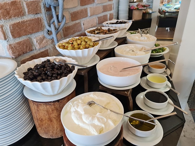 Travelnews.lv iepazīst Ziemeļkipras viesnīcas «Vuni Palace Hotel» ēdienkarti. Sadarbībā ar Puzzle Travel Travelnews.lv iepazīst Ziemeļkipras viesnīcas «Vuni Palace Hotel» ēdienkarti. Sadarbībā ar Puzzle Travel 339773