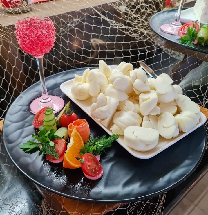 Travelnews.lv iepazīst Ziemeļkipras viesnīcas «Vuni Palace Hotel» ēdienkarti. Sadarbībā ar Puzzle Travel Travelnews.lv iepazīst Ziemeļkipras viesnīcas «Vuni Palace Hotel» ēdienkarti. Sadarbībā ar Puzzle Travel 339775