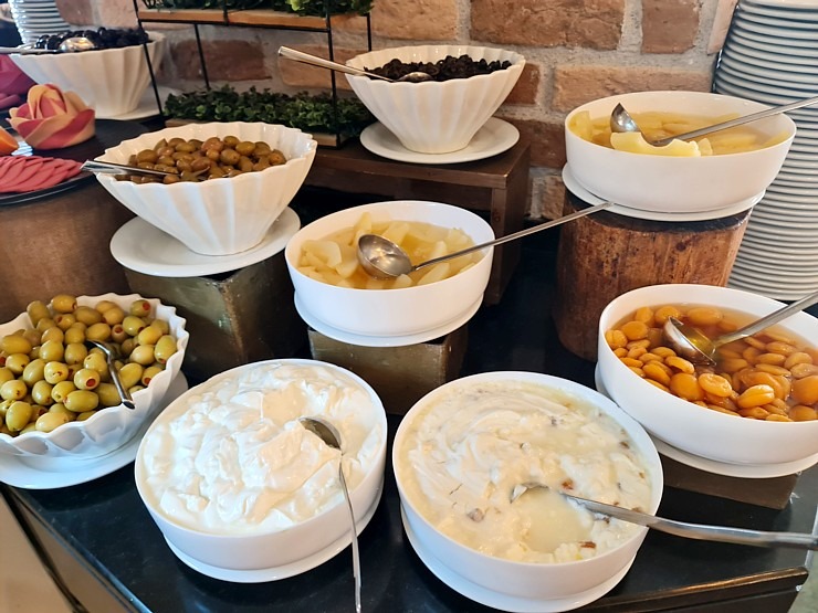 Travelnews.lv iepazīst Ziemeļkipras viesnīcas «Vuni Palace Hotel» ēdienkarti. Sadarbībā ar Puzzle Travel Travelnews.lv iepazīst Ziemeļkipras viesnīcas «Vuni Palace Hotel» ēdienkarti. Sadarbībā ar Puzzle Travel 339782