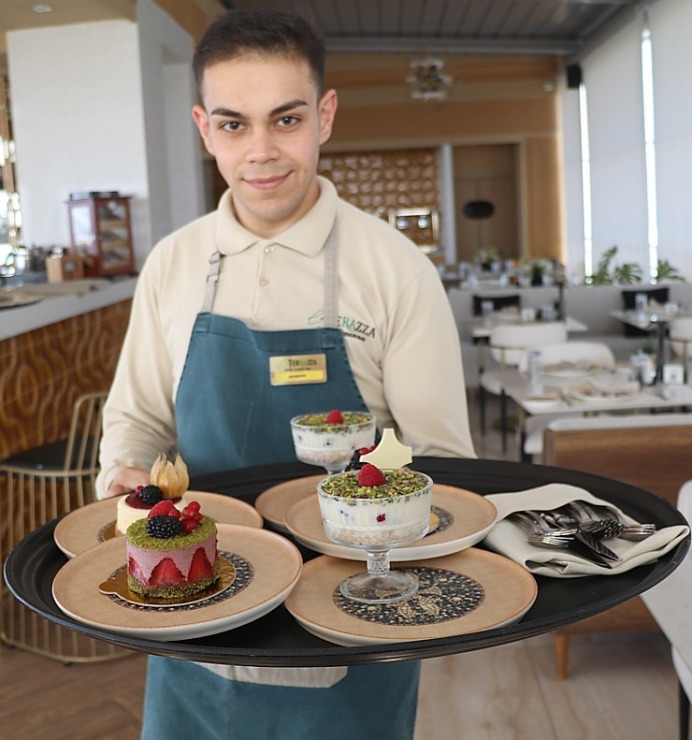 Travelnews.lv iepazīst Ziemeļkipras īpašu viesnīcu «La Terrazza Hotel Cyprus» un izbauda ēdienkarti. Sadarbībā ar Puzzle Travel Travelnews.lv iepazīst Ziemeļkipras īpašu viesnīcu «La Terrazza Hotel Cyprus» un izbauda ēdienkarti. Sadarbībā ar Puzzle Travel 340004