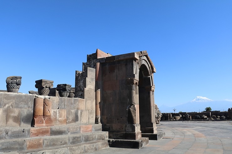 Travelnews.lv iepazīst Zvartnota tempļa drupas Armēnijā, kas ir iekļautas UNESCO sarakstā. Sadarbībā ar airBaltic Travelnews.lv iepazīst Zvartnota tempļa drupas Armēnijā, kas ir iekļautas UNESCO sarakstā. Sadarbībā ar airBaltic 340688