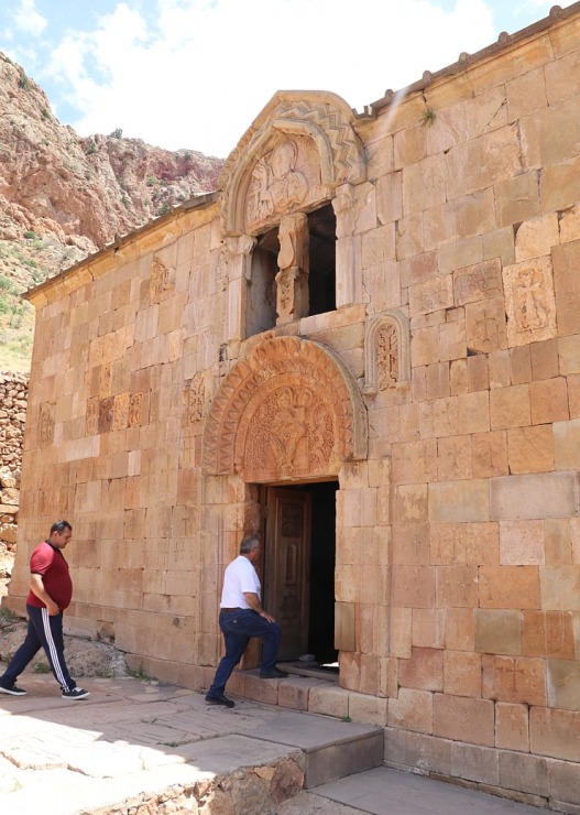 Travelnews.lv apmeklē IX līdz XVI gadsimta klosteru kompleksu Noravank Armēnijā. Sadarbībā ar airBaltic Travelnews.lv apmeklē IX līdz XVI gadsimta klosteru kompleksu Noravank Armēnijā. Sadarbībā ar airBaltic 341104