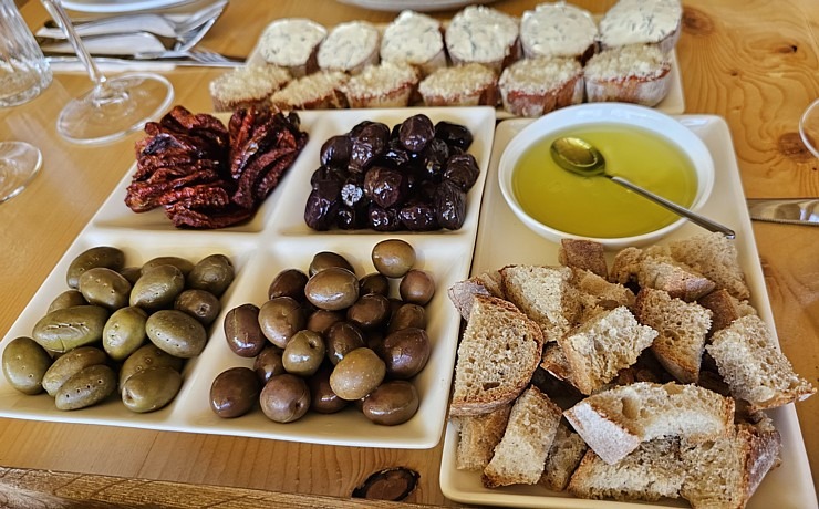 Travelnews.lv izbaudām labākās pusdienas Armēnijas ceļojumā - restorāns «Old Bridge Winery». Sadarbībā ar airBaltic Travelnews.lv izbaudām labākās pusdienas Armēnijas ceļojumā - restorāns «Old Bridge Winery». Sadarbībā ar airBaltic 341317